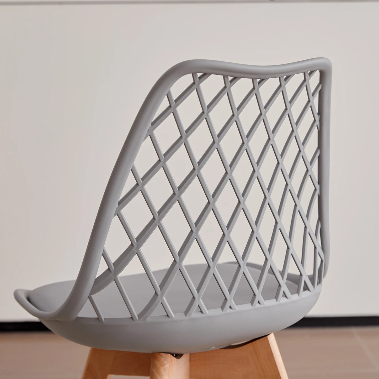 Chaise Liliane — bois massif, design contemporain