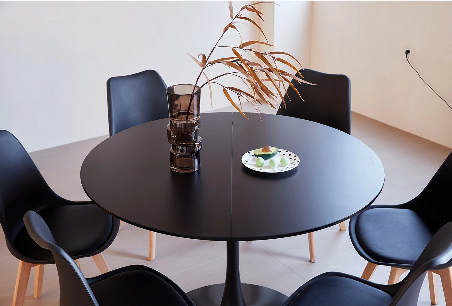 Table de salle à manger Arthur — finition blanche, design contemporain, ronde