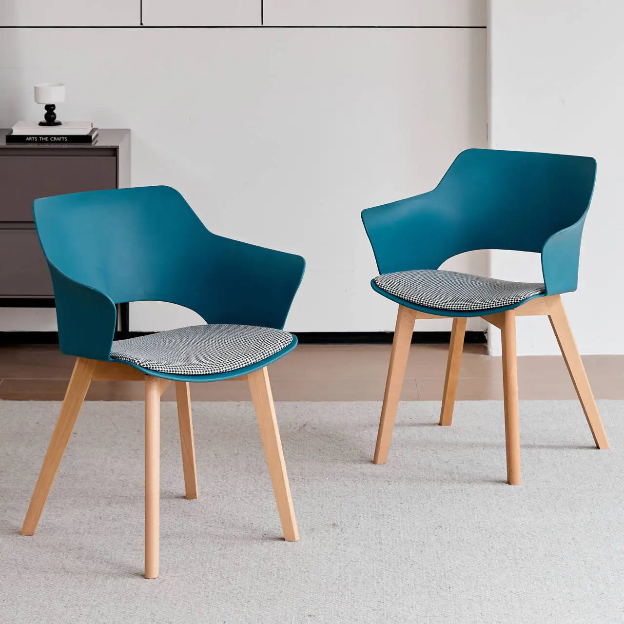 Chaise Lorraine — bois, design contemporain, avec accoudoirs