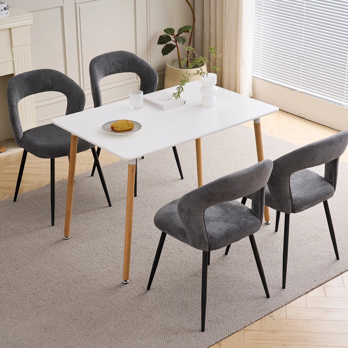 Chaise Suzanne — finition noir, métal, design contemporain