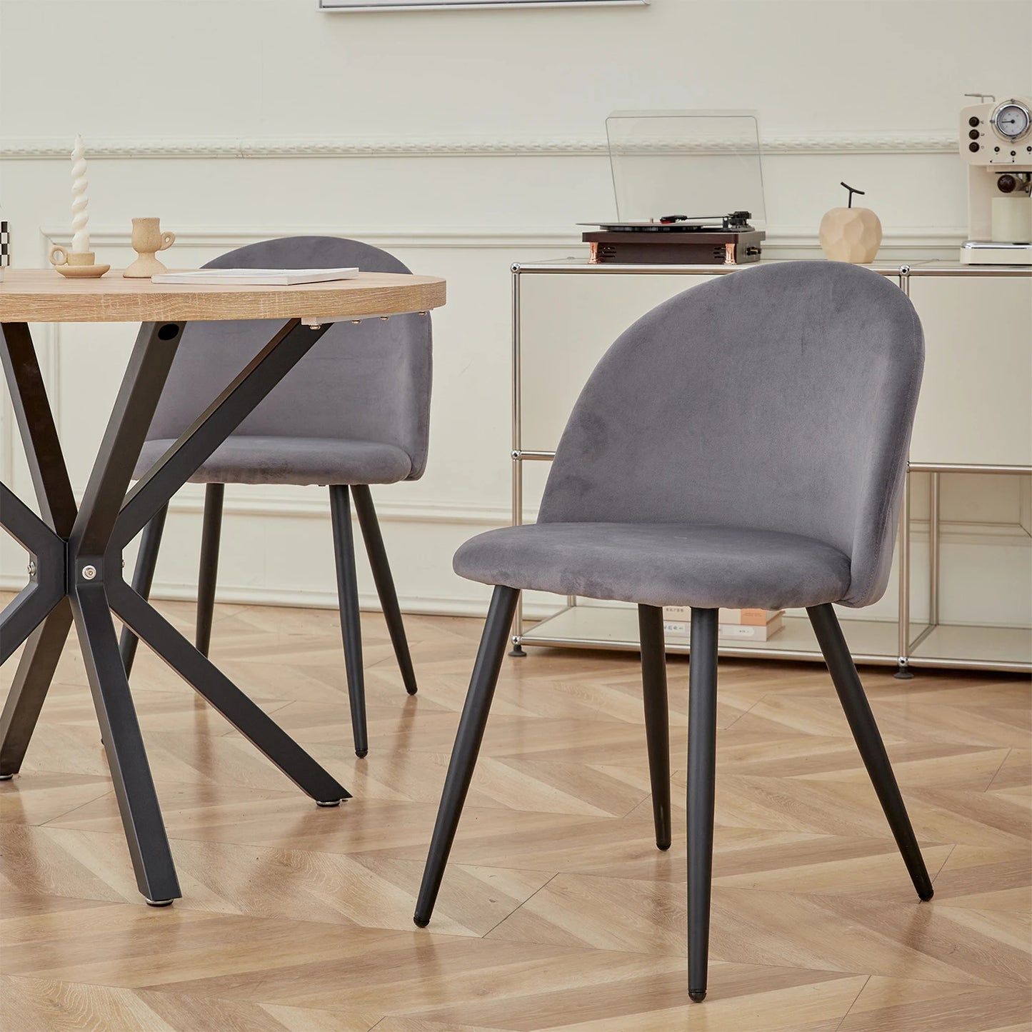 Chaise Corinne — velours, style nordique